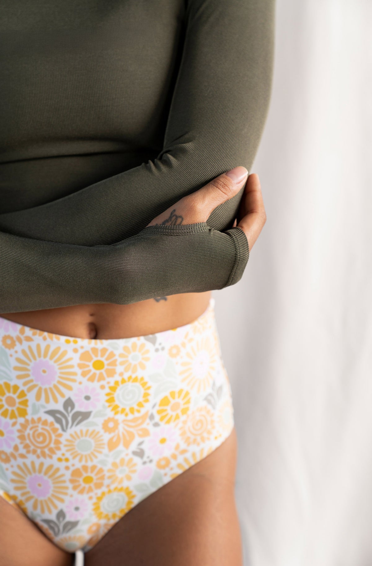 SEPTEMBER RASHGUARD SURF