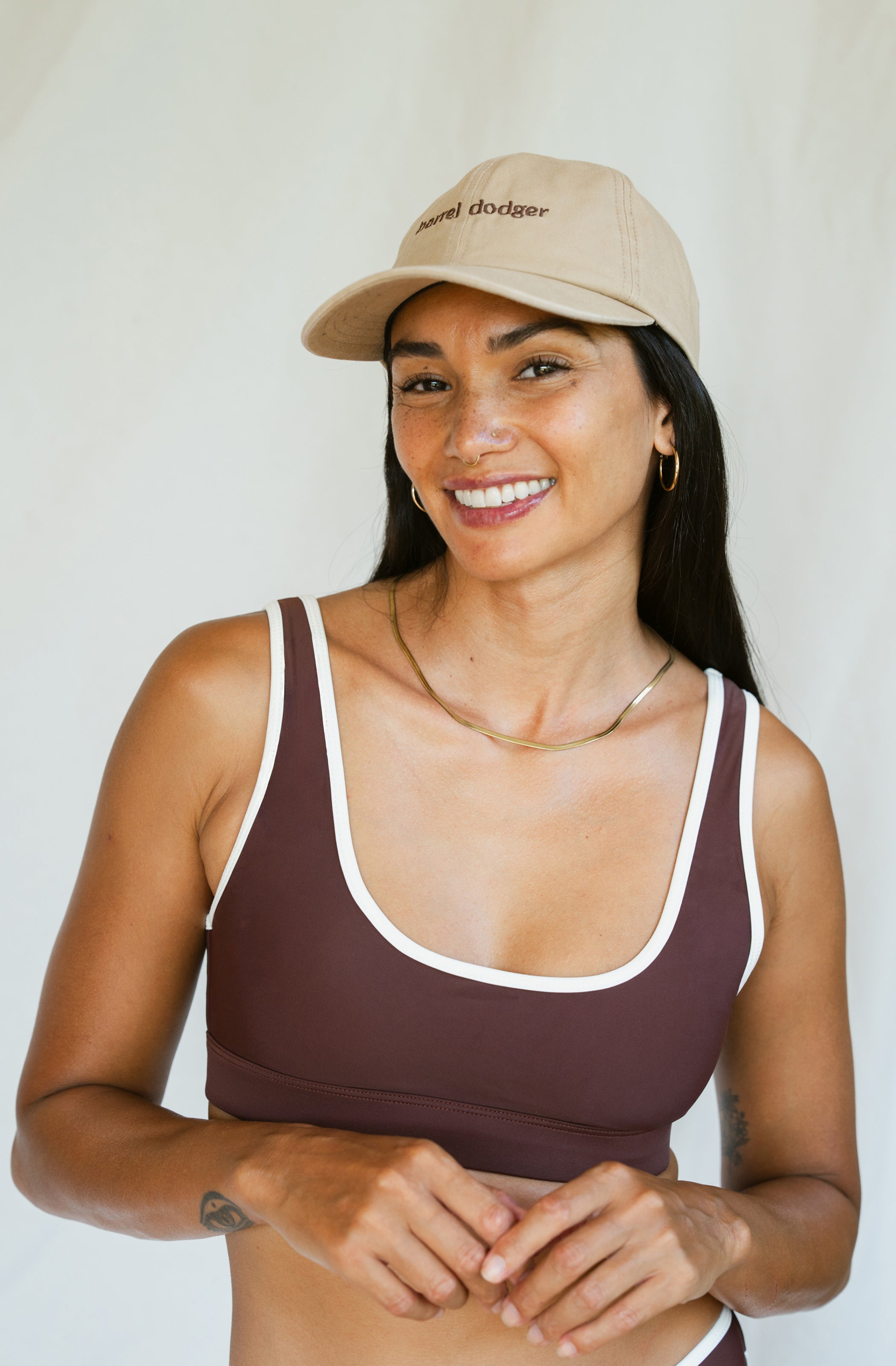 woman wearing dad cap