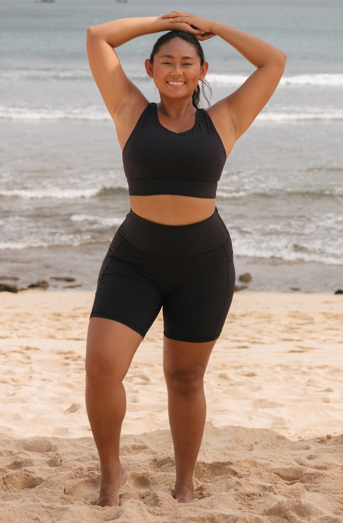 Front view Isa sports bra Upstate bike shorts black