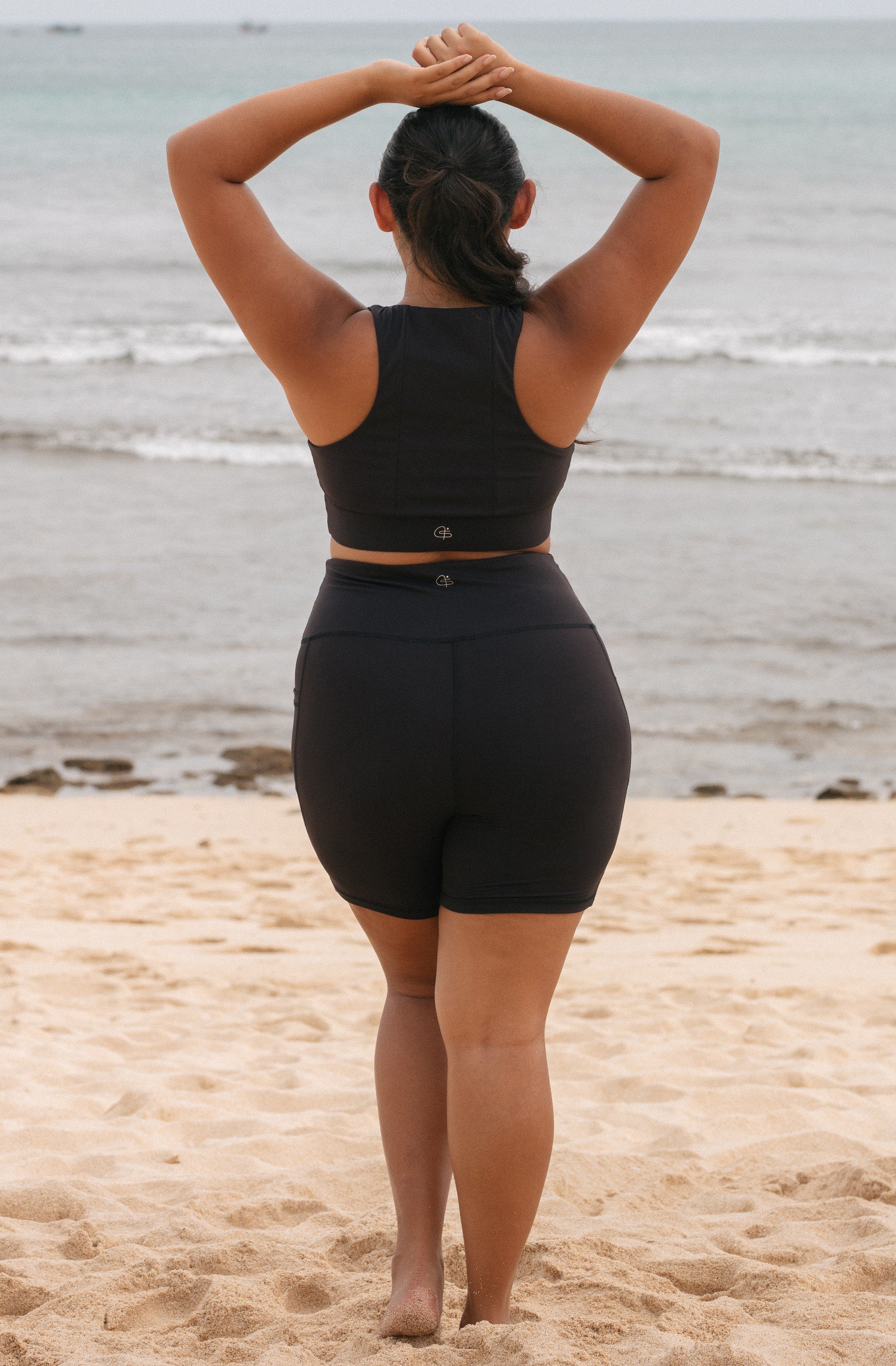 Back view Isa sports bra Upstate bike shorts black