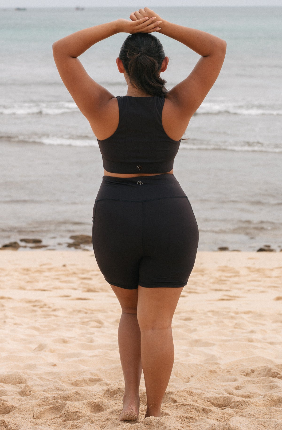 Back view Isa sports bra Upstate bike shorts black