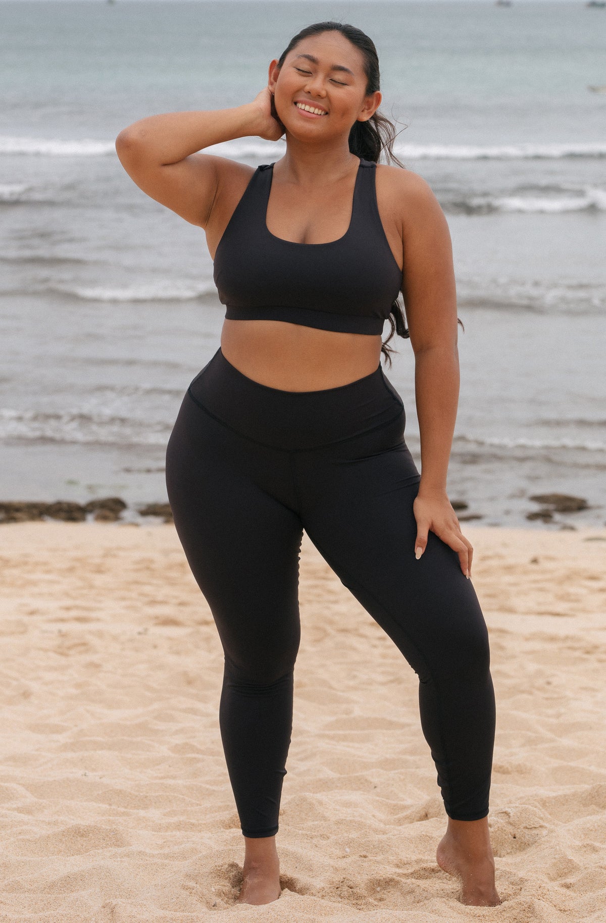 Front View Training sports bra Hustle leggings black