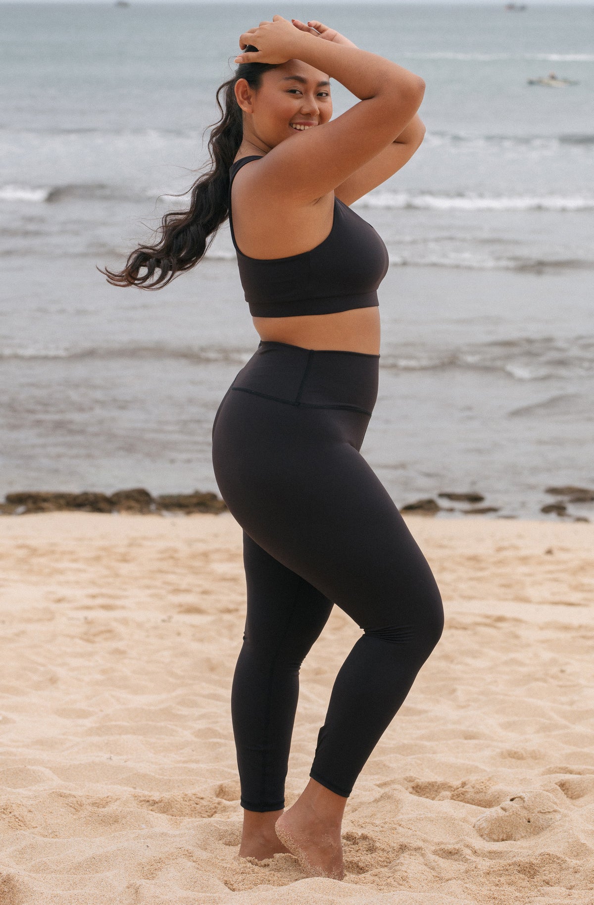 Side view Training sports bra Hustle leggings black