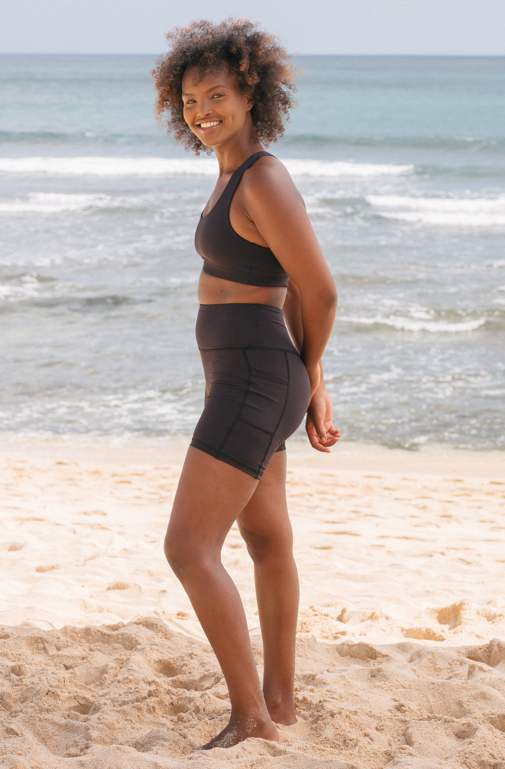Side view Training sports bra Upstate bike shorts black