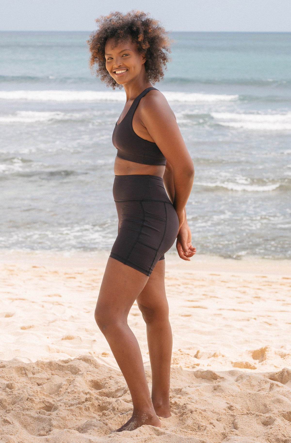 Side view Training sports bra Upstate bike shorts black